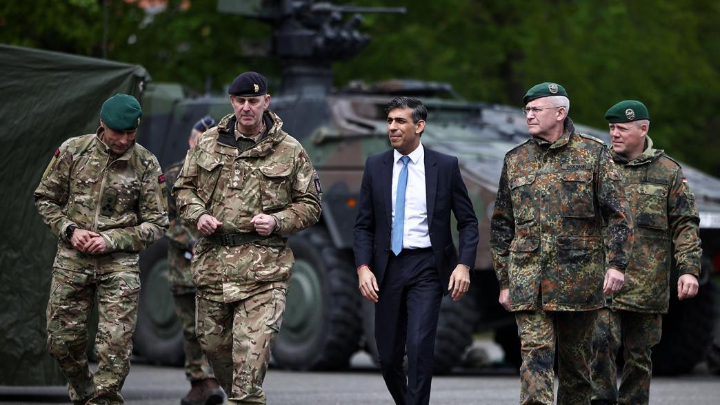 Britain's Prime Minister Rishi Sunak, centre, walks with German Lieutenant General Andre Bodemann, second right, and military personnel of British troops as he visits the Julius Leber Barracks in Berlin
